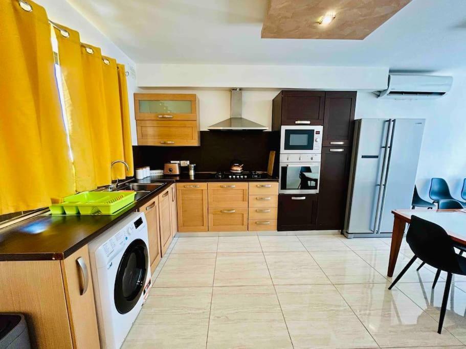 Duplex Whiskey Home 200M Away From The Sea And The Square เซนต์พอลส์เบย์ ภายนอก รูปภาพ