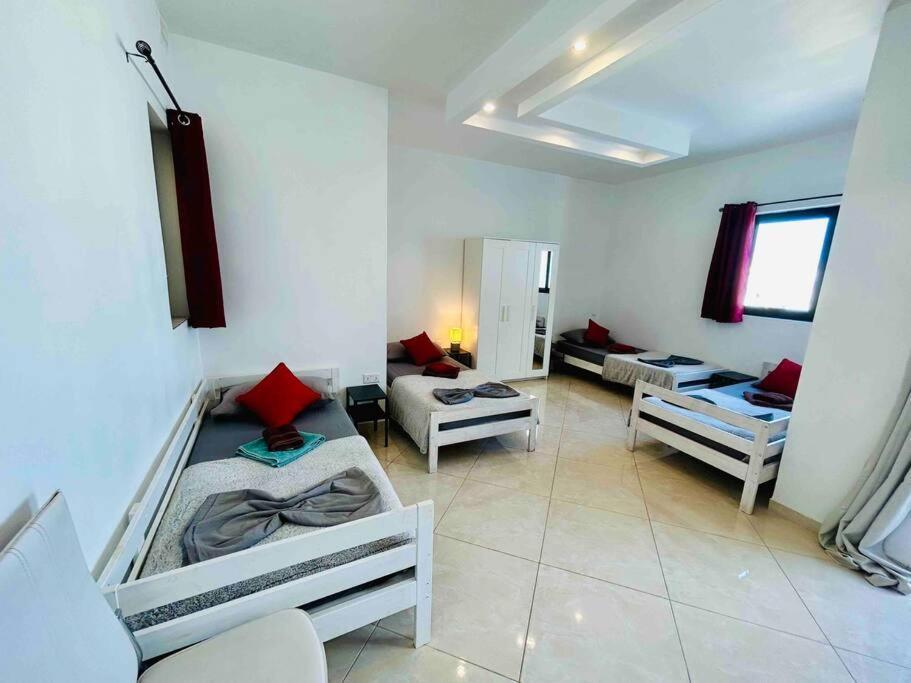 Duplex Whiskey Home 200M Away From The Sea And The Square เซนต์พอลส์เบย์ ภายนอก รูปภาพ